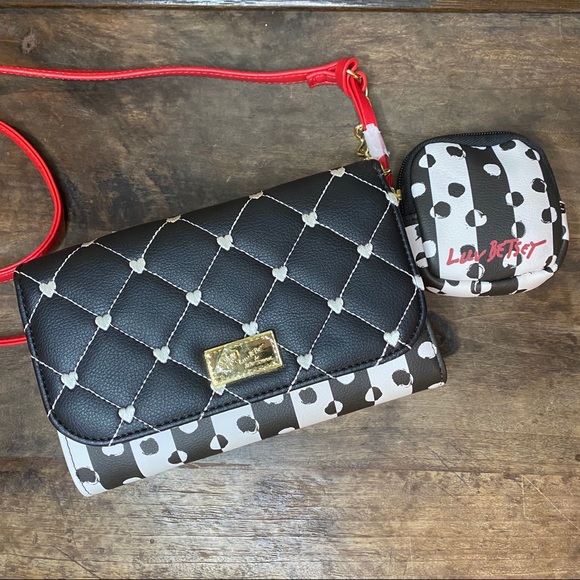 Betsey Johnson Handbags - Betsy Johnson Crossbody ♥️🖤🤍 NWT